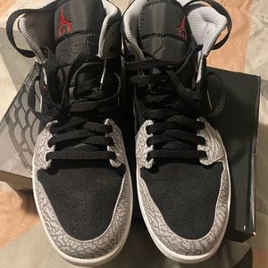Air Jordan 1 MID SE